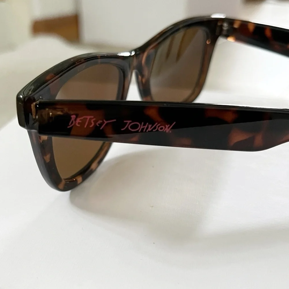 2 Pairs - Betsey Johnson Wayfarer Style Sunglasses |GUC | Pink/Black, Brown